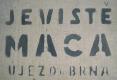 Máca, firemní označení na oponě, pro knihu upravil MT