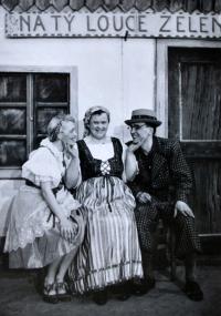 Praha-Kobylisy, Lidové divadlo, Na tý louce zelený, 1943