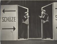 Praha-Pankrác, Paradox, scénka Lítám, až se potkáváme