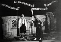 Pelhřimov, Dramatické studio mladých, Dobrá žínka není špatná - Mordy v Černém lese, 1944