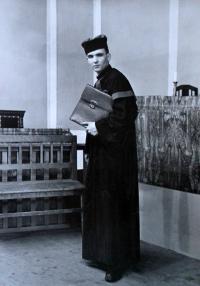 Praha-Kobylisy, Lidové divadlo, Souboj talárů, 1942