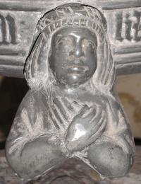 Miletín, kostel, detail křtitelnice