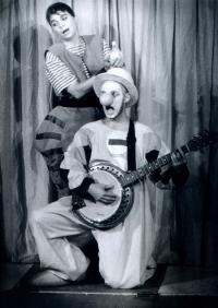 Praha, Divadlo v Dlouhé, Zpívej, klaune…, CP FEMAD Libice n. Cidl. 1999