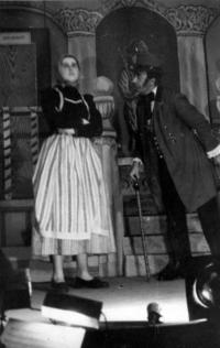 Větrušice, divadlo, Pavlač, konec 30. let 20. stol.