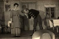 Zahrádka, Hasiči, Dámy a husaři, 1958