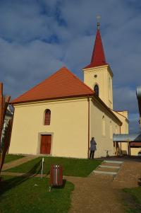 Vysoká Libeň, kostel s expozicí výstavy Thálie Mělnického Vtelna, 2017