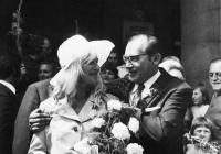 L. Fíman a J. Postlová - svatba v roce 1973 na Jiráskově Hronově