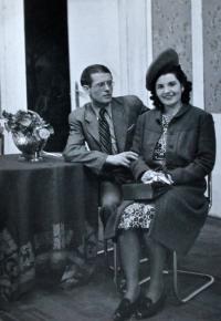 Praha-Kobylisy, Lidové divadlo, Komedie plná otců, 1944