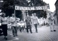 Třebíč, průvod městem, CP Divadelní Třebíč 2002