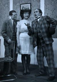 Praha-Kobylisy, Lidové divadlo, Komedie plná otců, 1944