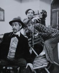 Praha-Kobylisy, Lidové divadlo, Ulice zpívá, 1943