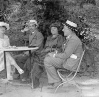 Jiří Červený, Soňa Červená s přáteli v Luhačovicích, 1921