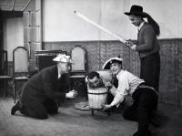 Praha-Kobylisy, Lidové divadlo, Mistr ostrého meče, 1942