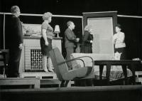 Praha-Vysočany, Gong, Anna přechází na červenou