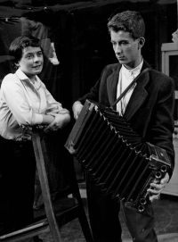 Hronov, MAJ, Když hledáme radost, 1958