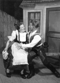 Únanov, divadelní historie