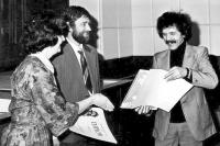Jablůnka, Divadélko za rohem, přebírá diplom na přehlídce v Zubří, 1981