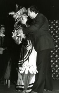 Kaznějov, DS Štace, Svatba pod deštníky, 1992