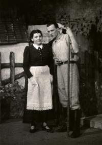 Praha-Kobylisy, Lidové divadlo, Srdce na zámek, 1946