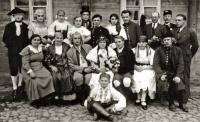 Javorník, mč. Proseč pod Ještědem, účinkující ve hře Je láska čarovná květina Anny Slukové (Caforčice), 1935