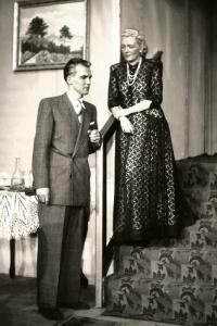 Praha-Kobylisy, Lidové divadlo, Hluboké kořeny, 1952