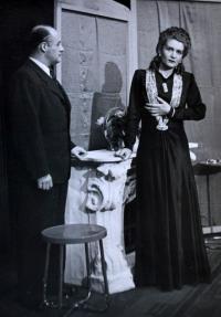 Praha-Kobylisy, Lidové divadlo, Falešný náhrdelník, 1944