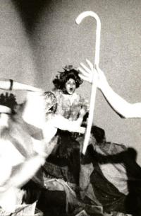 Lysá nad Labem, Divadlo AHA, Stará žena vysedává, CP FEMAD Libice n. Cidl. 1989