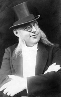 Valašské Meziříčí, Sokol, Táta dlouhán, 1925