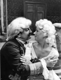 Hronov, MAJ, Zvědavé ženy, 1980