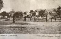 Holovousy, obecní náves s jabloňovým sadem, 1915