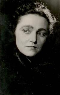 Bílá Třemešná, Osvětová beseda, Paličova dcera, v titulní roli Jindra Šolcová, 1956