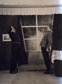 Oponešice, Ochotnické divadlo, Okénko