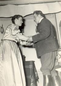 Budětice, Probuzení, Na tý louce zelený