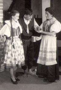 Bílá Třemešná, Osvětová beseda, Vojnarka, 1951