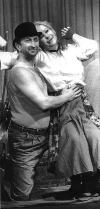 Volyně, PIKI, Česnekový sad, na snímku M. Pikolon a O. Smahová, 1999 