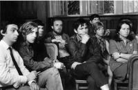 Prostějov, členové Divadelního studia LŠU Prostějov na diskusi s porotou o představeních,  WP 1970
