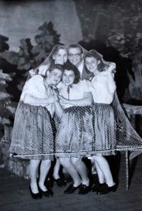 Praha-Kobylisy, Lidové divadlo, Okolo rybníka, 1941