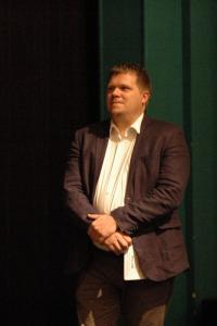 Louny, Lounské divadlení, starosta Loun Pavel Janda při zahájení přehlídky, 2021