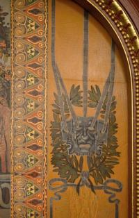 Dačice, Městské kulturní středisko, detail opony, mohutné sloupoví, veduta města, 1952