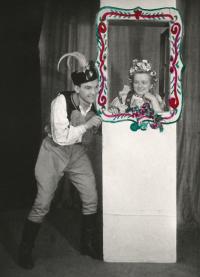 Praha-Kobylisy, Lidové divadlo, 4 doby českého kabaretu, 1946