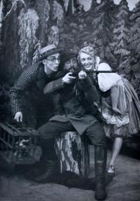 Praha-Kobylisy, Lidové divadlo, Na tý louce zelený, 1943