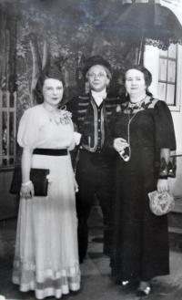 Praha-Kobylisy, Lidové divadlo, U panského dvora, 1940