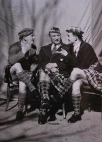 Praha-Kobylisy, Lidové divadlo, Hrom do tety, 1938