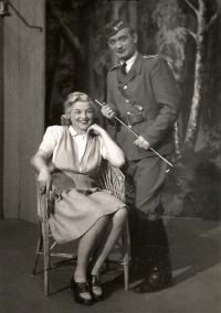 Praha-Kobylisy, Lidové divadlo, Věrni zůstaneme, 1945