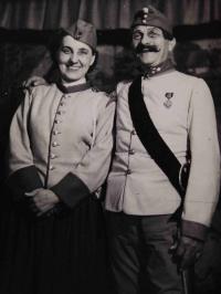 Bezděkov, Osvětová beseda, Paní Marjánka, matka pluku, 1956