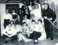 Pardubice, Divadelní ochotnické sdružení, sedící dole J. Kout