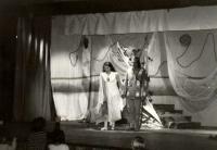 Praha-Braník, Vlast, Ostrov stříbrných holubic, Dagmar Kobrlová, Zdeněk Peroutka, scéna E. Peroutková