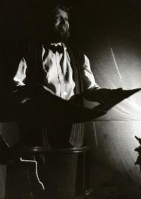 Ostrava, Bílé divadlo, Šťastné dny   Krappova poslední páska, NP seniorského divadla Kroměříž 1998