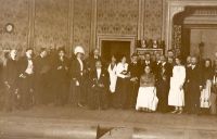 Hradec Králové, Klicpera, David a Goliáš (V.Štech), účinkující na jevišti,1919