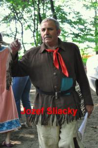 Hlína, Divadlo na Hlíně, režisér a herec Jozef Sliacký